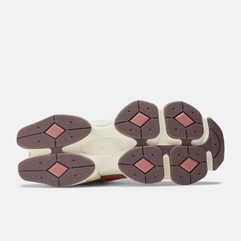 Tênis New Balance 9060 Mineral Red Truffle Rain Cloud Vermelho