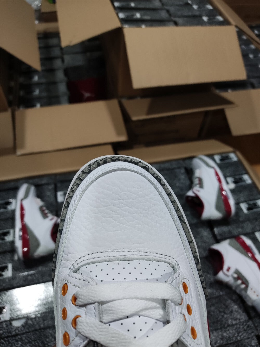 Air Jordan 3 Branco Vermelho e Cinza