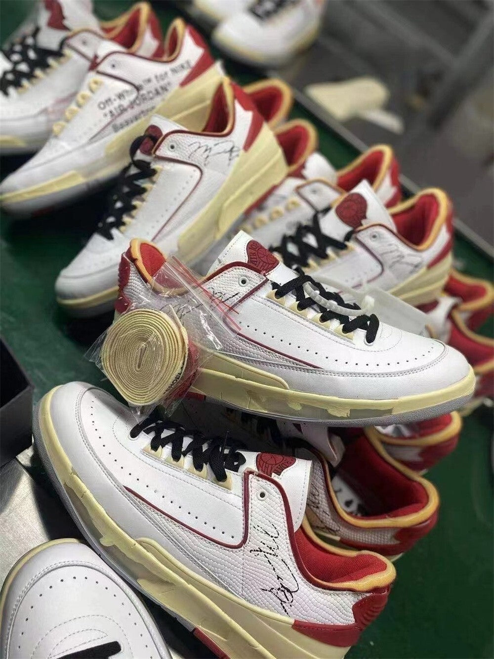 Air Jordan 2 Low Branco Vermelho e Preto