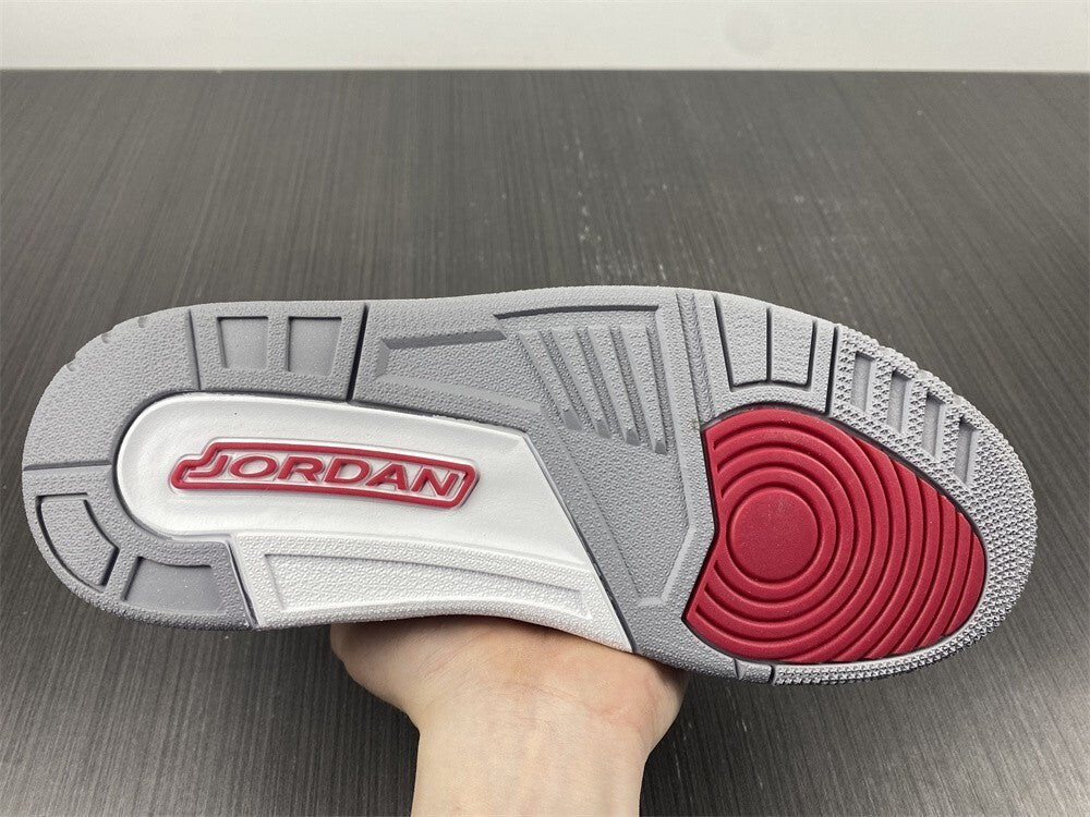 Air Jordan 3 Branco Vermelho e Cinza