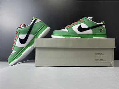 Dunk Low Heineken Verde Branco e Vermelho
