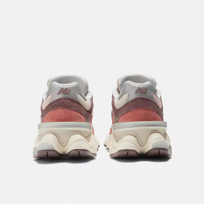 Tênis New Balance 9060 Mineral Red Truffle Rain Cloud Vermelho