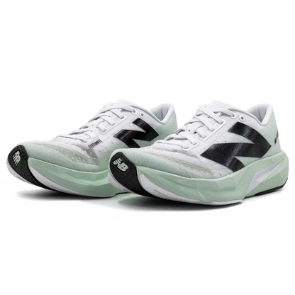 Tênis New Balance FuelCell Rebel V4 Feminino - Verde claro