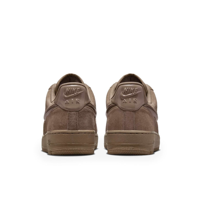 Tênis Nike Air Force 1 07 Marrom