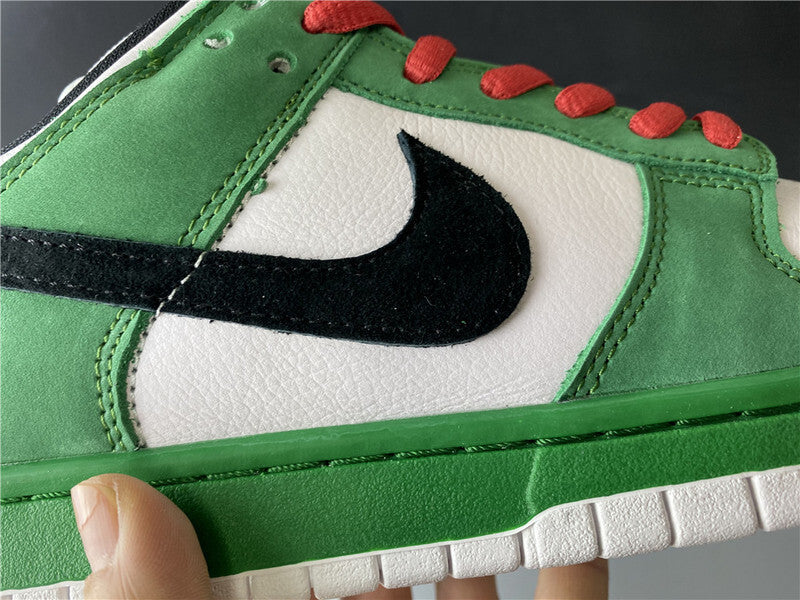 Dunk Low Heineken Verde Branco e Vermelho