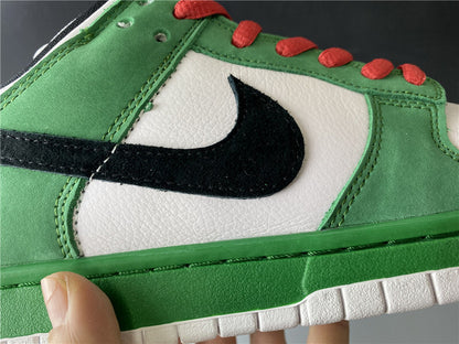 Dunk Low Heineken Verde Branco e Vermelho